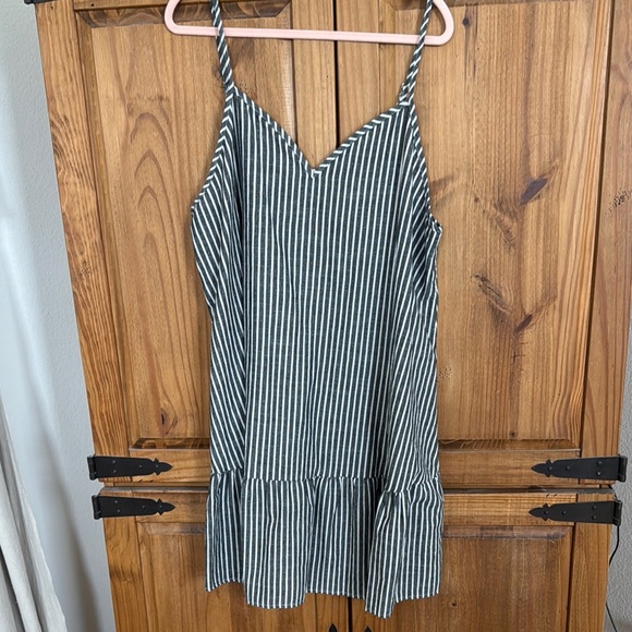 (6) Summer Dresses $15 - Picture 4 of 6